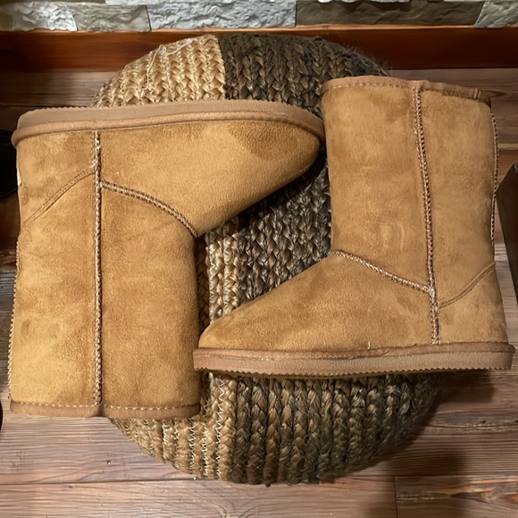 APRES By Lamo Faux Fur-Lined Boots Sz. 6 - Picture 5 of 10